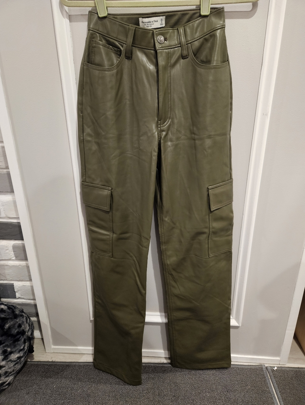 Abercrombie & Fitch Olive Faux Leather Cargo Pants Size 25 / 0